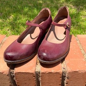 Dansko Mary Jane wedge burgundy size 37